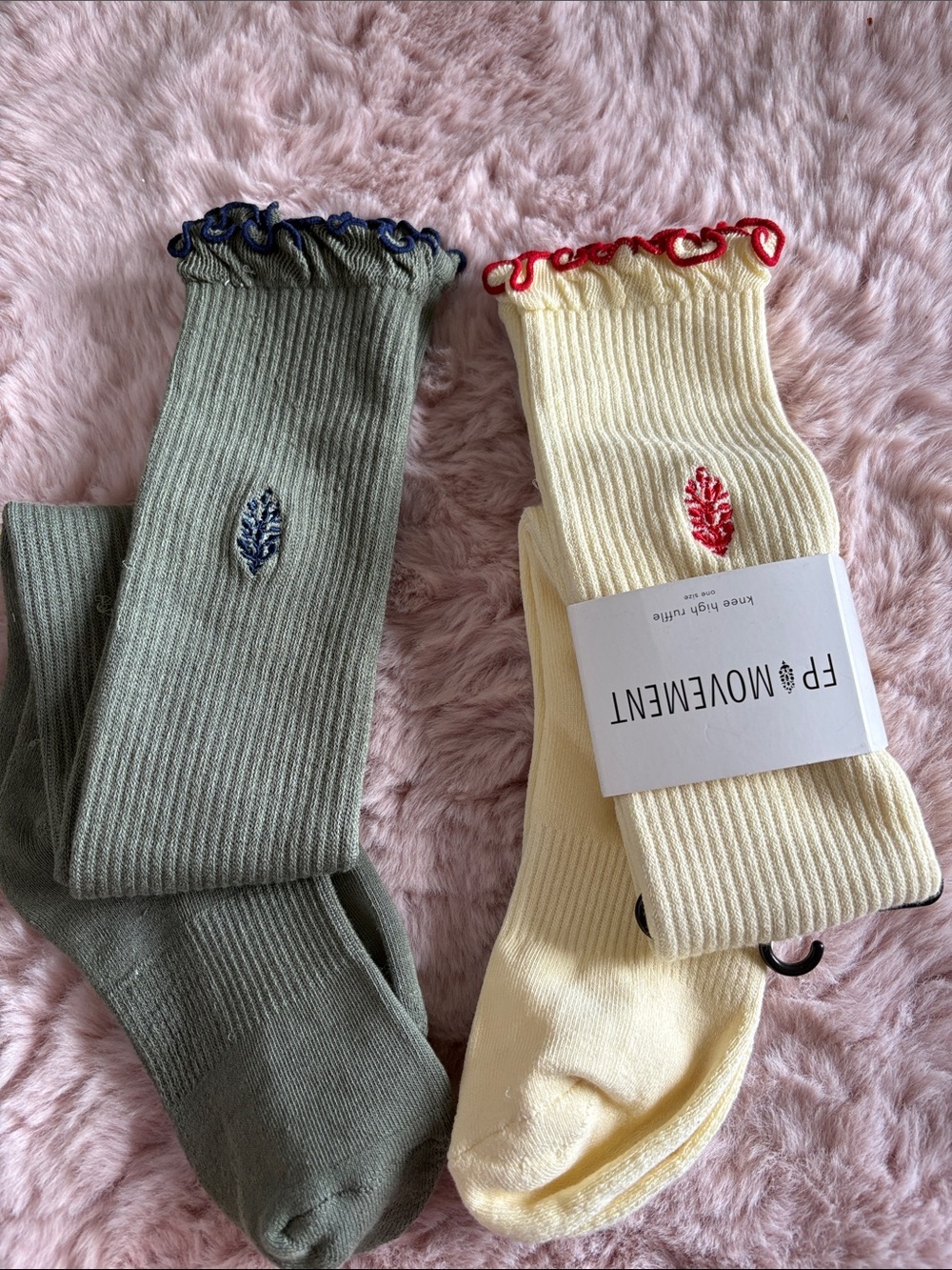 Free Movement knee high ruffled socks one size NEW - Olive & Cream (2 Pack)